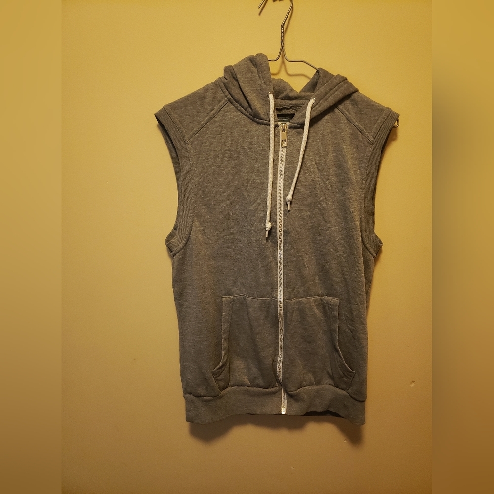 3 For 30$ Urban heritage Sweater Vest